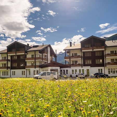 Hotel Hubertus Obergesteln エクステリア 写真