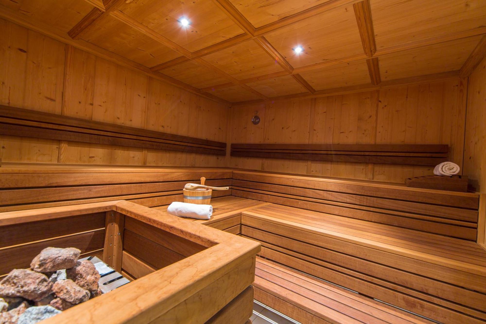 Hotel Hubertus Obergesteln エクステリア 写真