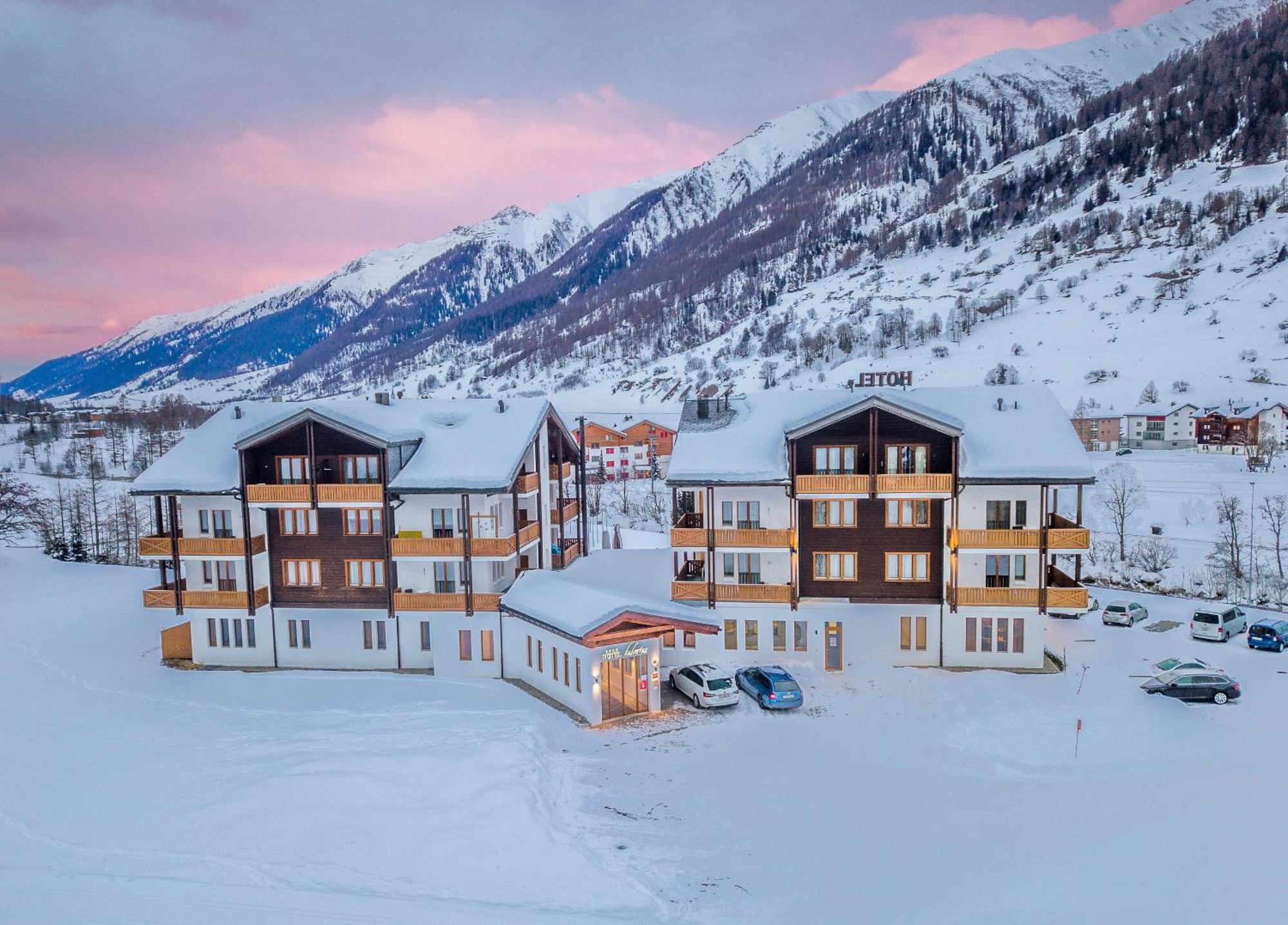 Hotel Hubertus Obergesteln エクステリア 写真