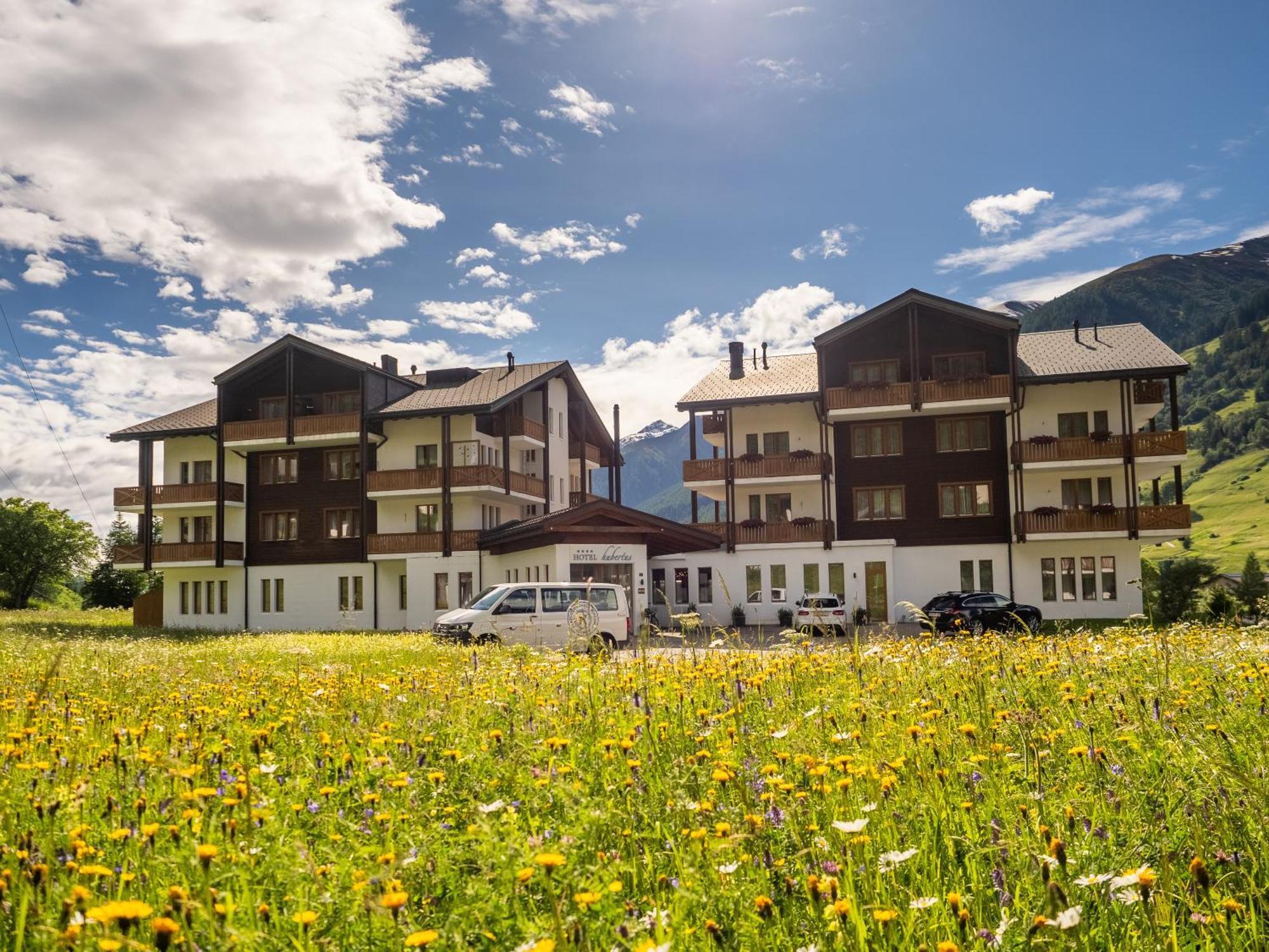 Hotel Hubertus Obergesteln エクステリア 写真