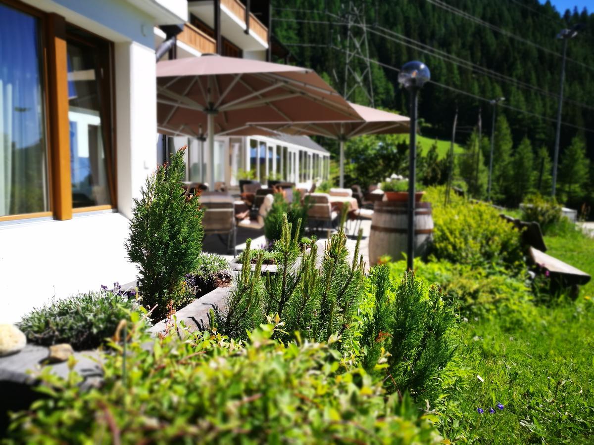 Hotel Hubertus Obergesteln エクステリア 写真